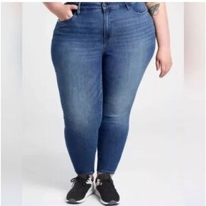 Athleta Sculptek High Rise Ultra Skinny Jeans
Size: 26X NWT